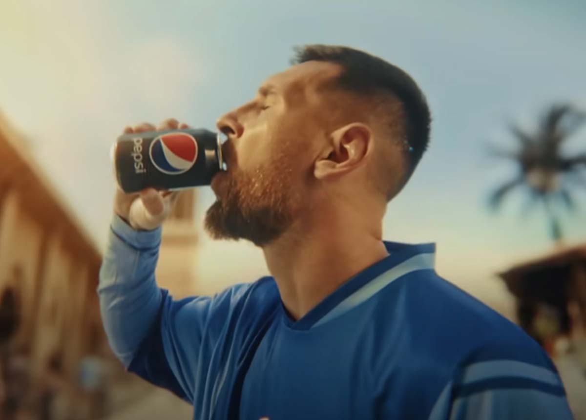 Pepsi “desafio da caneta” com Messi, Pogba e Ronaldinho