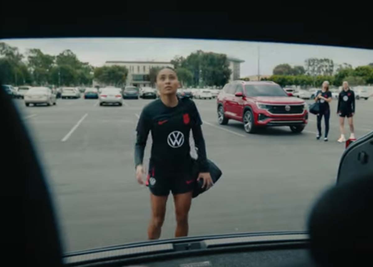 O Volkswagen Atlas Cross Sport, trás a seleção feminina americana a Copa do Mundo